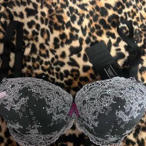 Y2k Victoria's Secret Black and White Lace Bra